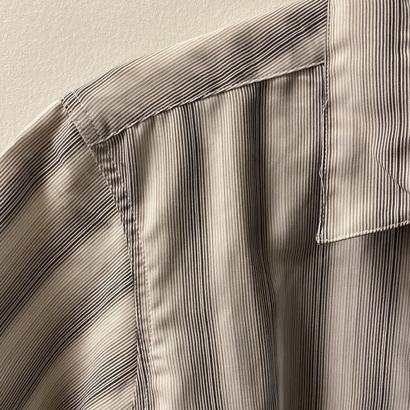 Short sleeve button shirt - Picture 3 of 3